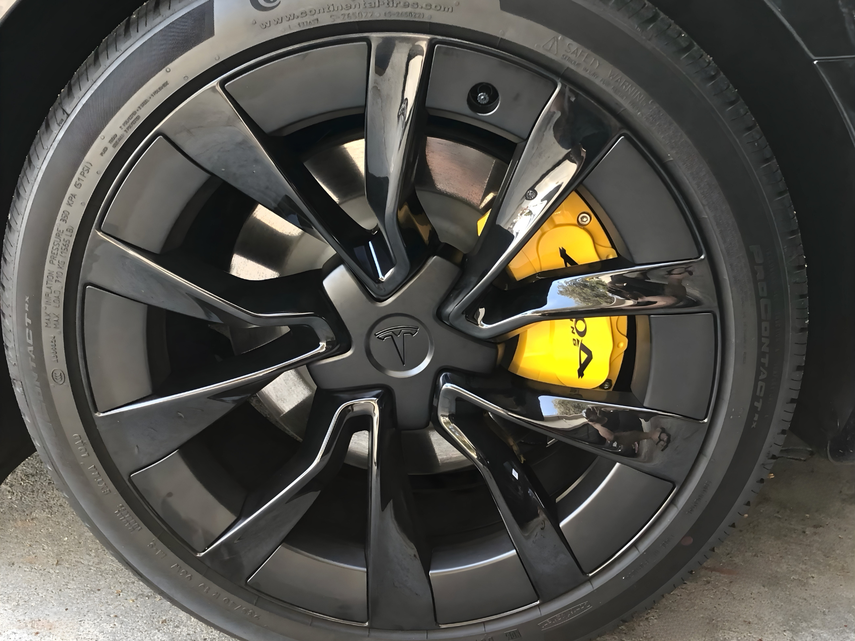 AOOA Aluminum Brake Caliper Cover on Tesla